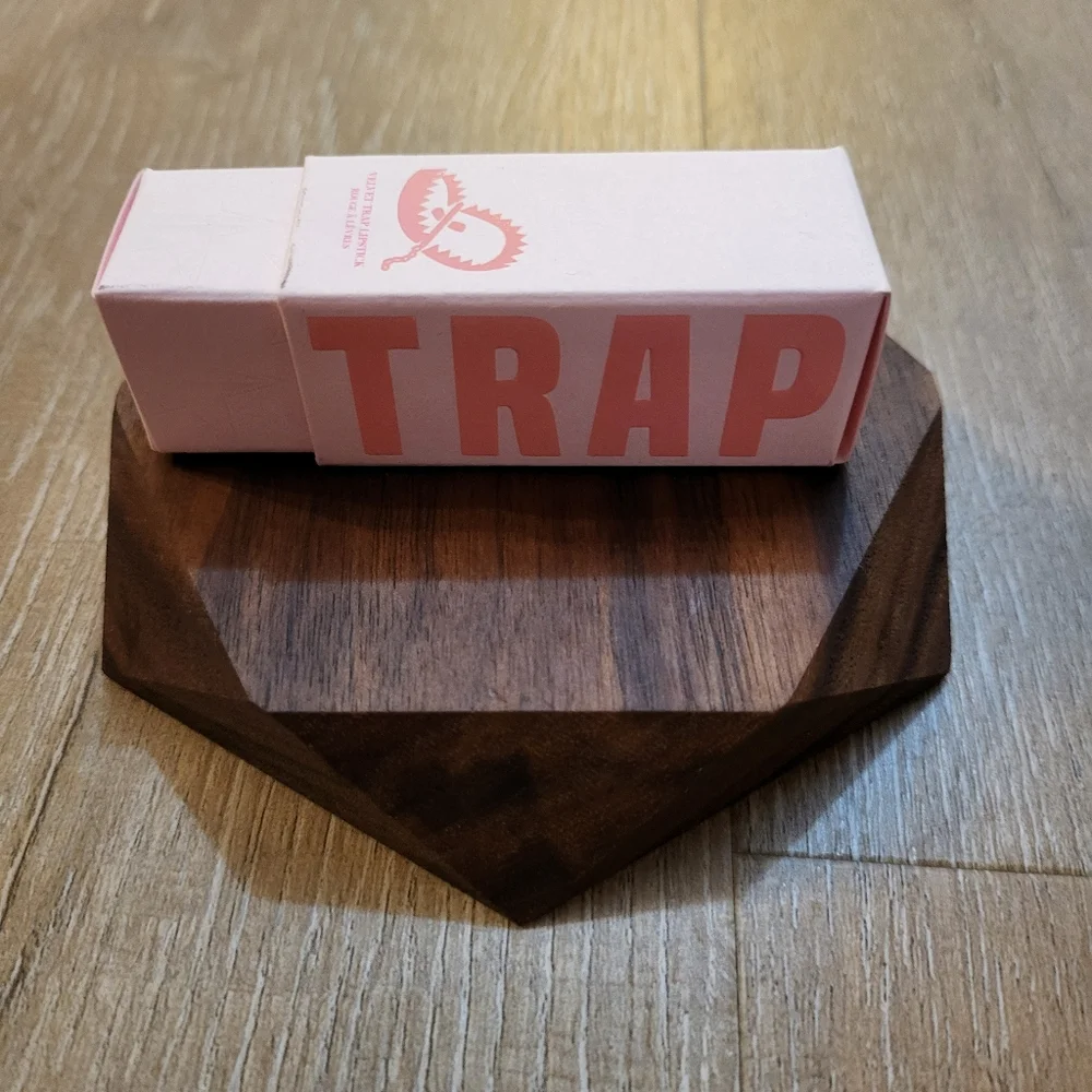 Jeffree Star Velvet Trap Gardening H*e Lipstick